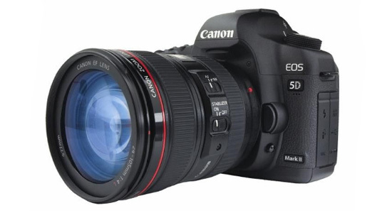 Canon EOS 5D Mark II je vybaven full frame 21,1megapixelovým snímačem