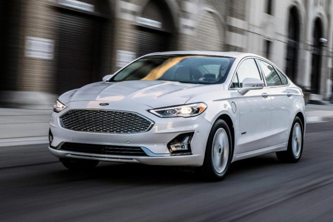 Обзор Ford Fusion Energi 2019 года