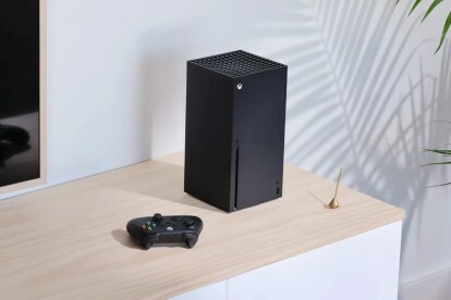 Xbox Series X på et bord.