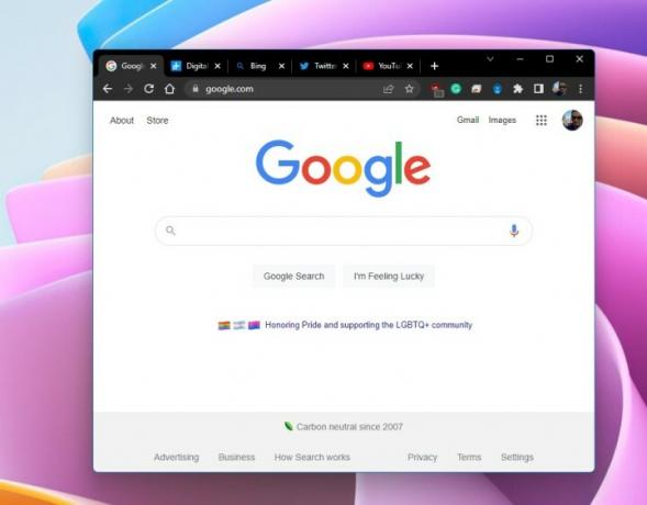 Google Chrome פתוח עם מספר כרטיסיות.