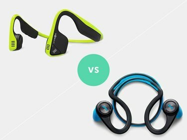 Kuva Plantronics Backbeat Fitistä ja Aftershokz Trekz Titaniumista