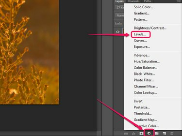 Menu Nowa warstwa wypełnienia lub dopasowania w panelu Warstwy programu Photoshop.