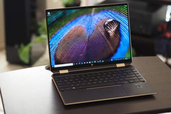 HP Spectre x360 14 frontvy som visar display och tangentbordsdäck.