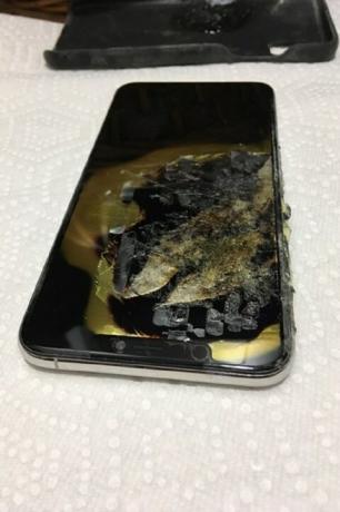 iPhone XS Max에 불이 붙으면 연기가 납니다 2