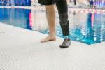 Nieuwe prothese van Northwell Health stuwt gebruikers door het water