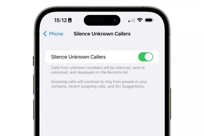 إسكات المتصلين غير المعروفين على iPhone 14 Pro Max.