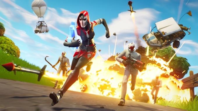 Personagens de Fortnite fugindo de uma explosão.