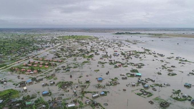 Luchtfotobeoordeling van overstromingen in Mozambique met behulp van drones