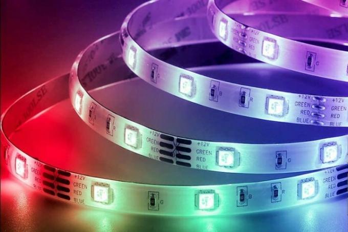 Kumparan LED pada strip dihidupkan. 