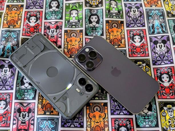 Nada de módulos de câmera Phone 2 e Deep Purple iPhone 14 Pro comparados.