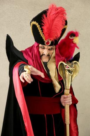 Cosplayer jako Jafar z Aladdina na SDCC 2019.