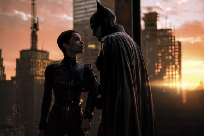 Zoe Kravitz a Robert Pattinson vo filme The Batman.