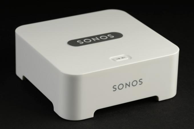 Sprednji kot brezžičnega oddajnika mostu Sonos