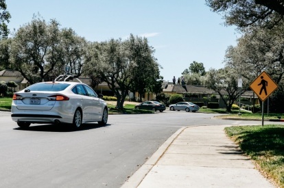 serviço de táxi autônomo viagem carro sem motorista