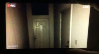 Et skjermbilde av Night Terrors sett gjennom kameraets telefon.