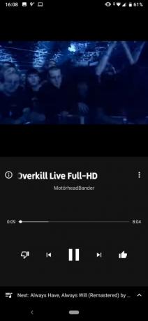 Afspiller musik på YouTube Music.