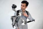 Møt Fusion: En nyttig robot "parasitt" som bor på ryggen din