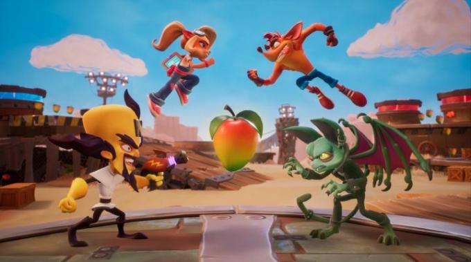 Crash Team Rumble에서 4명의 캐릭터가 서로 점프합니다.