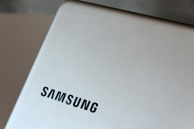 Логотип на крышке ноутбука Samsung 9