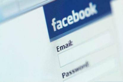Facebook sagsøgt angiveligt læser private beskeder fb
