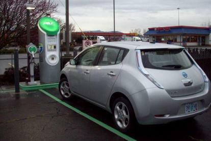 Nissan Leaf laddar