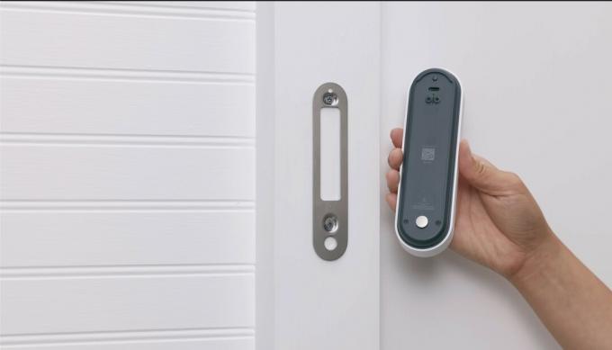 Google Nest Doorbell を取り付けたドアホン。