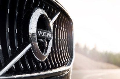 Volvo autó kommunikációs új v90 terepjáró részlet