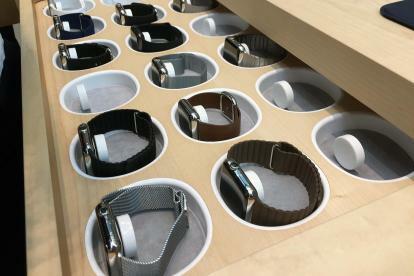 Apple Watch на руках