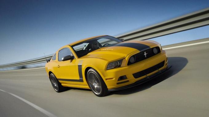 2013 Ford Mustang Boss 302 keltainen