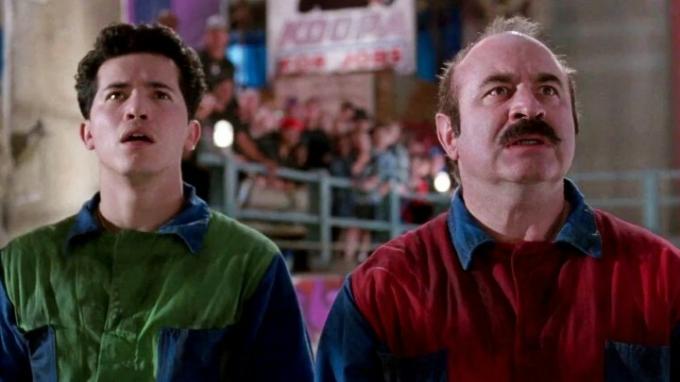 Džons Leguizamo un Bobs Hoskinss filmā Super Mario Bros.