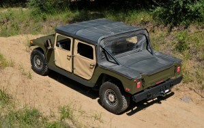 Vue aérienne arrière du kit AM General Humvee C-Series