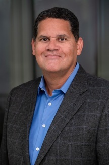 Een close-up portret van voormalig Nintendo of America-president Reggie Fils-Aime