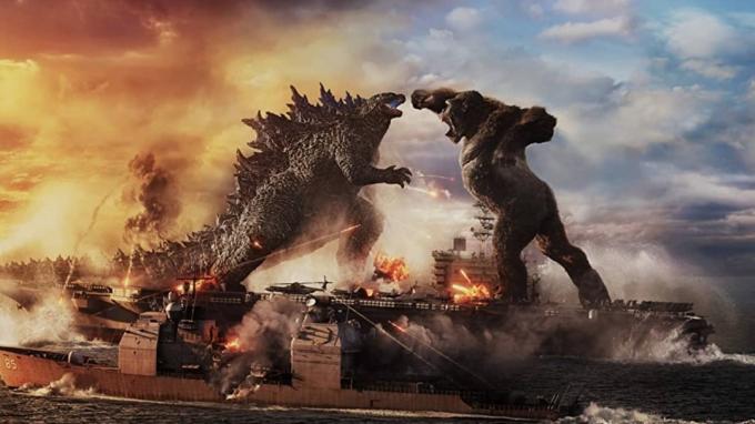 Godzilla i Kong walczą na statku w Godzilla vs. Konga.