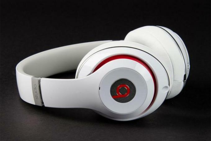 Beats by Dre Studio 2013 გვერდითი კუთხე