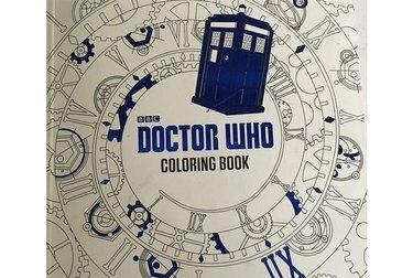 „Doctor Who“ spalvinimo knygos viršelis
