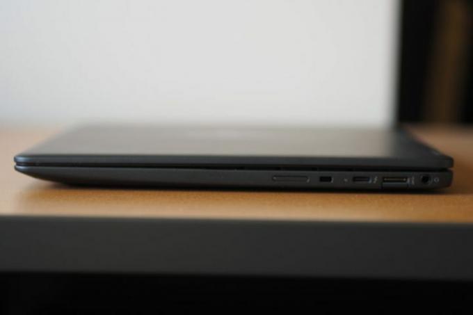 العرض الصحيح لجهاز HP Elite Dragonfly Chromebook لإظهار المنافذ.