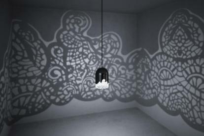 3D natisnjene čipkaste svetilke vržejo divje senčne vzorce na stene