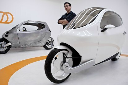 설립자이자 CEO인 다니엘 김과 함께하는 Lit Motors C-1