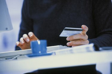 Persoană care face cumpărături online