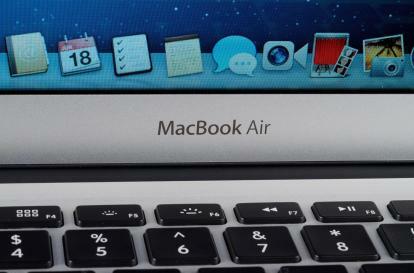 לוגו סקירת MacBook Air 2013