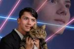 猫とレーザーが描かれた写真を卒業アルバムに使用するよう学生が請願