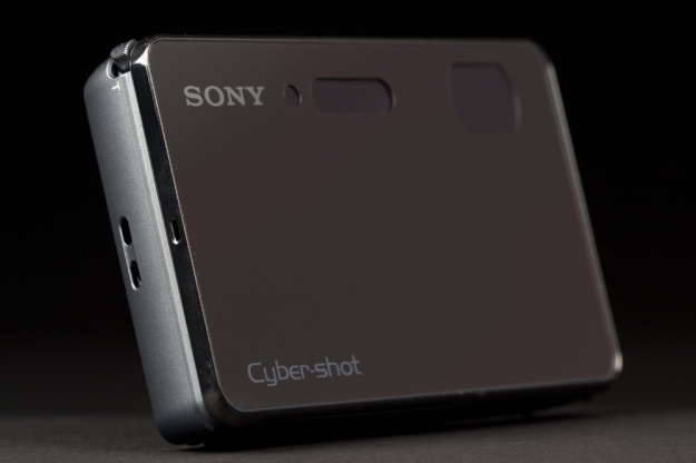 Sony-Cyber-shot-TX200V-огляд-передній-лівий-кут