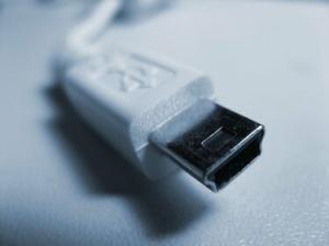 Каква е разликата между USB Plus и USB 2?