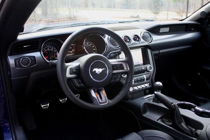 2015 Ford Mustang GT direksiyon simidi dolu