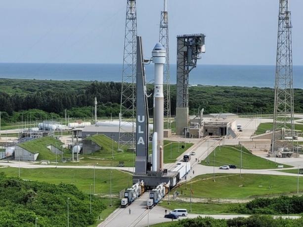 Boeings Starliner-kapsel ovanpå en United Launch Alliance Atlas 5-raket i Cape Canaveral, Florida torsdagen den 5 augusti.