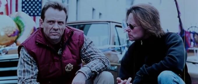 Zwei Polizisten im Trailer zu Eli Roths „Thanksgiving“ in „Grindhouse“.