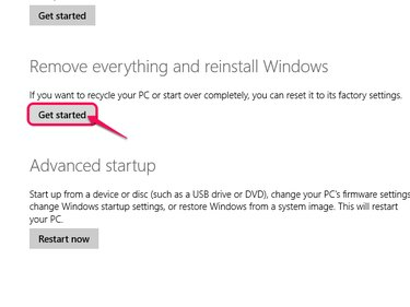 قائمة الاسترداد ، مع تمييز " البدء" ضمن " إزالة كل شيء" وإعادة تثبيت Windows.