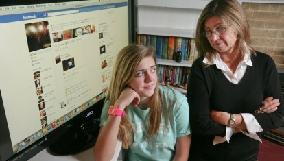 Mor foregiver at være datter for at fange et rovdyr på Facebook