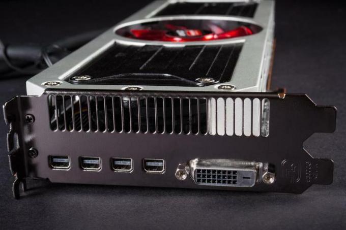 AMD Radeon R9 295X2 tarkistusliittimet 3