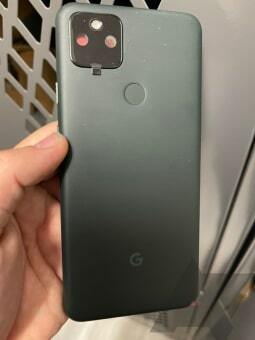 Ein Leck der hinteren Abdeckung des Pixel 5a.